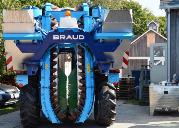 DSC_0002 Braud grape harvesting machine