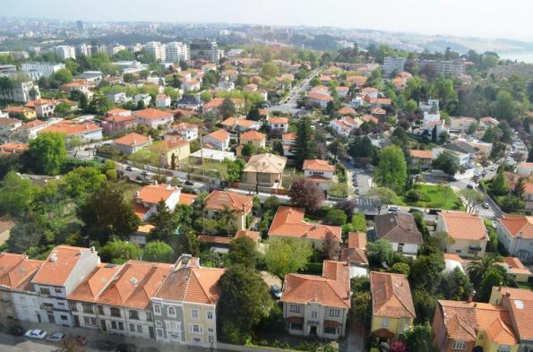yes, I'm a sucker for the red roofs... Never can get enough of them...