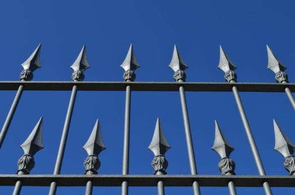 DSC_0739 cemetery fence