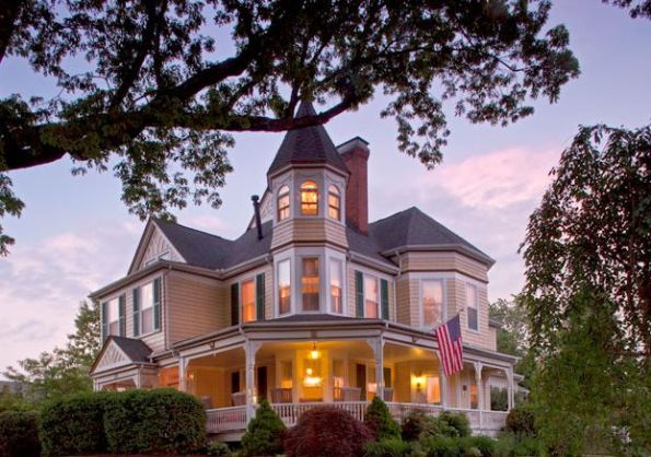 Oaks Victorian Inn