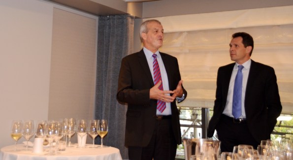 Régis Camus conducts the Vin Clairs tasting