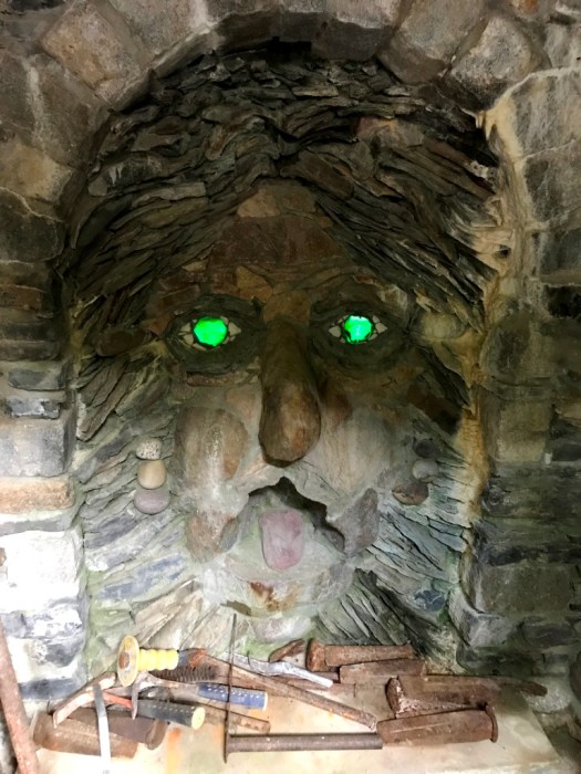 Peter Wing's Autoportret at Wing's Castle