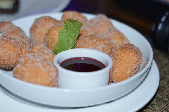 Bar Zepoli Cinnamon Zeppole